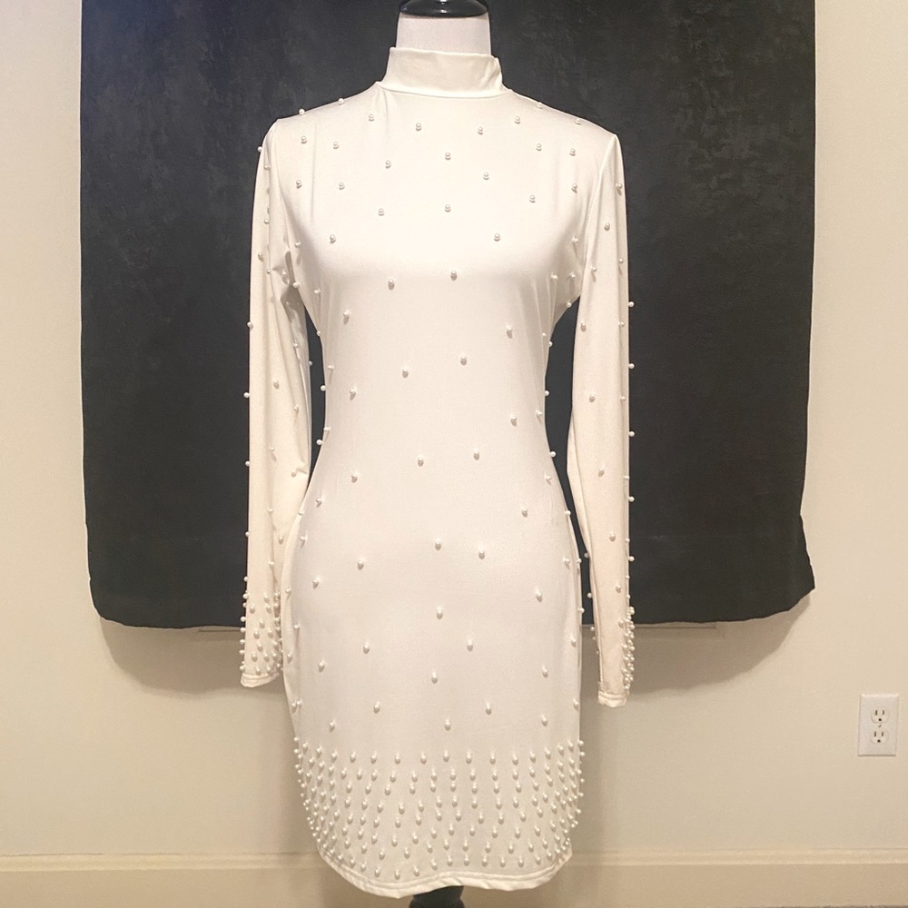 🌺NEW WHITE LONGSLEEVE MIDI DRESS W/PEARL ACCENT